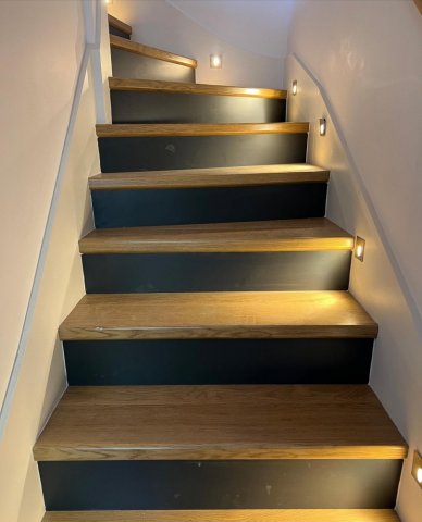 Installation d'éclairage LED dans montée d'escaliers à Talant